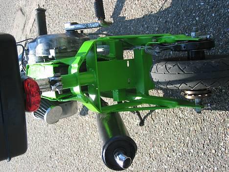 MiniBike                 Løbehjul  - det er bagfra på billede er der ikke kæde på men det er det rigtigt ..  billede 12