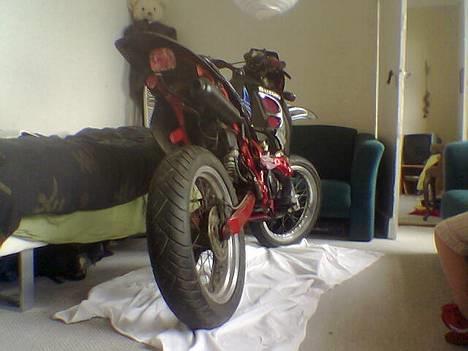 Suzuki smx-= Team SP=- solgt :'( - tja det er sq synd for den bare skal stå ude :P hehe lidt gamel billed der er sket meget siden... billede 7