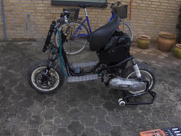 Yamaha Jogrox LC DD (Projekt) - Ikke meningen at tanken skal sidde der, bare lige i midt og tid lige. billede 1