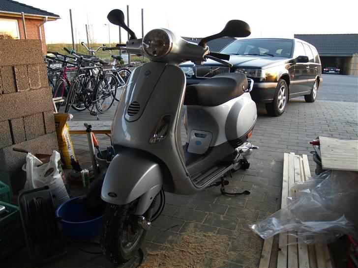 Vespa LX 50 - sidespejle er nødvendigt i bytrafikken billede 2