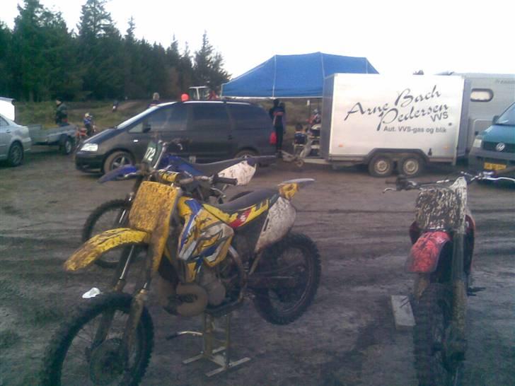 Suzuki RM250 - solgt :( - respekt for alderdommen! fredskovsbanen i møldrup ;) billede 10