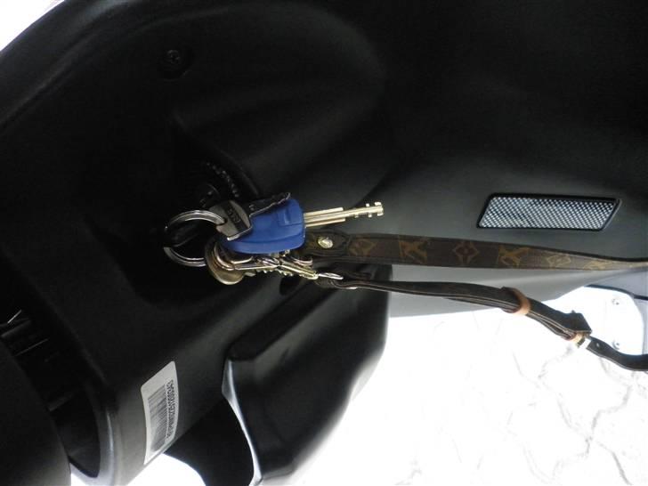 PGO PMX SPORT STJÅLET! SAVNET !!!! )': - carbon tændings lås dæksel billede 6