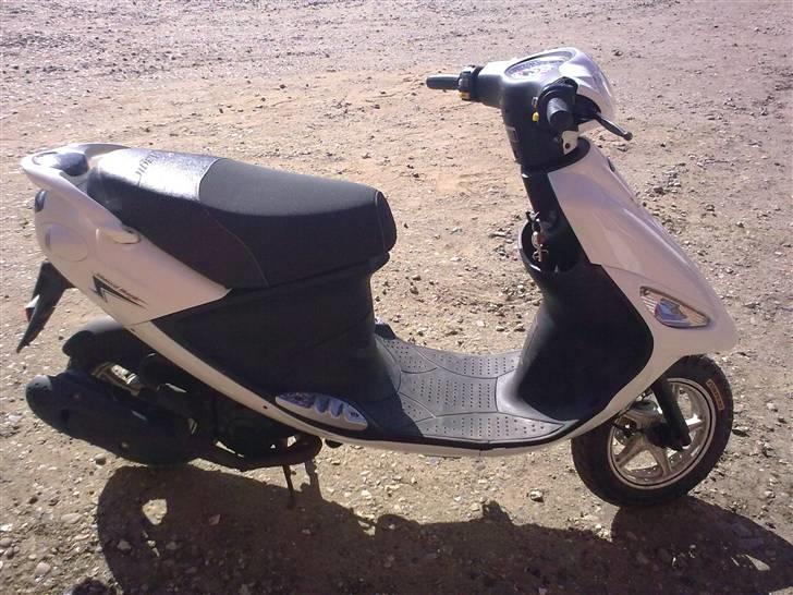 PGO White Magic - Taget d. 18 april 2010 :) efter og ha´ kørt lidt rundt på gården. billede 11