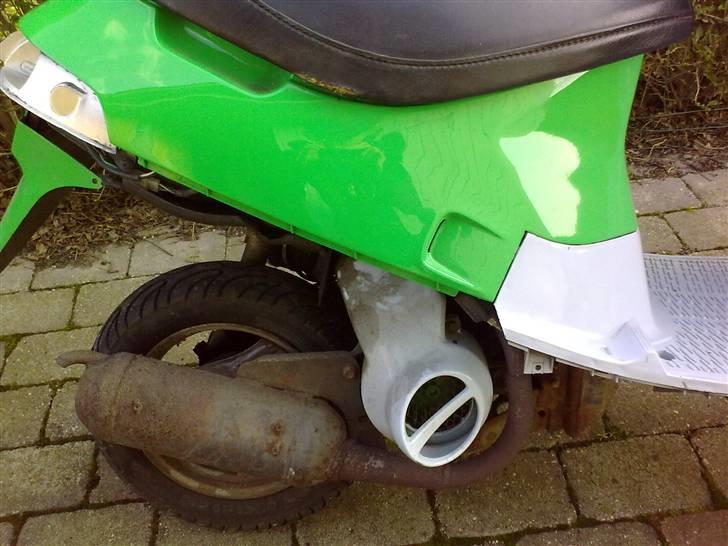 PGO Comet - Og det der ligner en hvid plet på side skjoldet er på solen :). billede 4