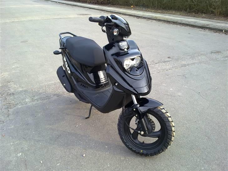 PGO Hot 50 - Inden jeg fik pillet de grimme klistermærker af på varioskjoldet og lige under sædet. billede 1