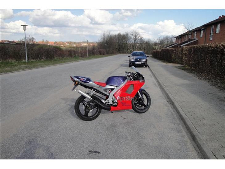 {{currentPhoto.altText}} billede {{currentPhoto.number}}