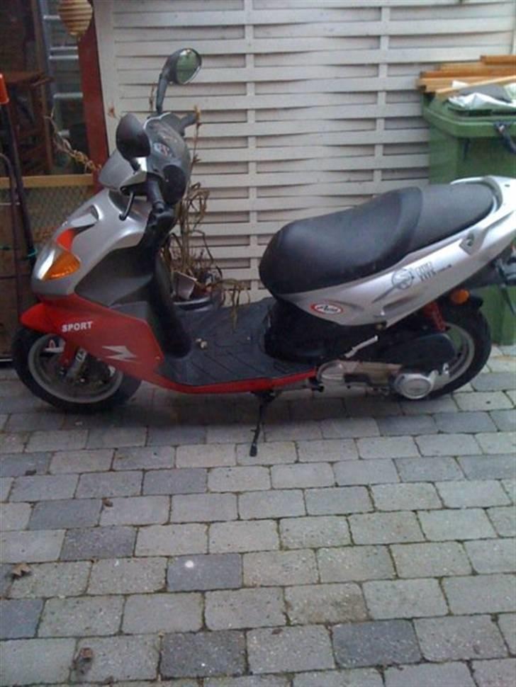 Daelim S-five (SOLGT) - under restaurering :) billede 5