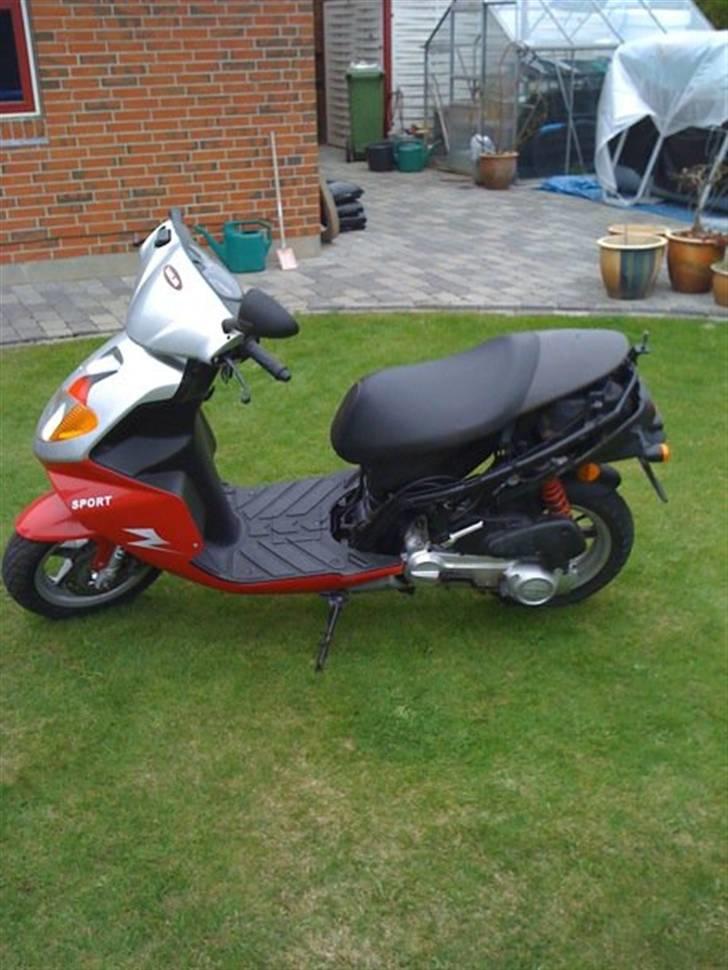 Daelim S-five (SOLGT) - under restaurering :) billede 7