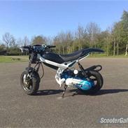 Suzuki  street magic 