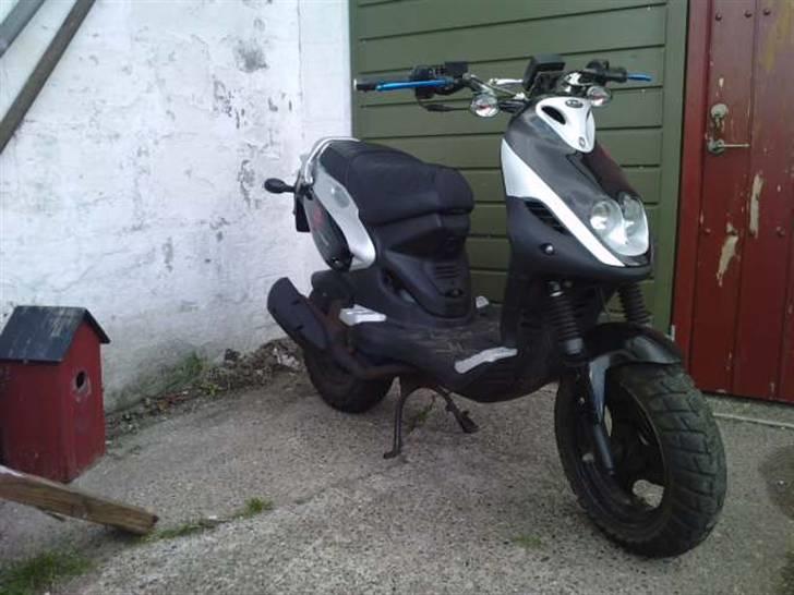 PGO Pmx naked billede 2