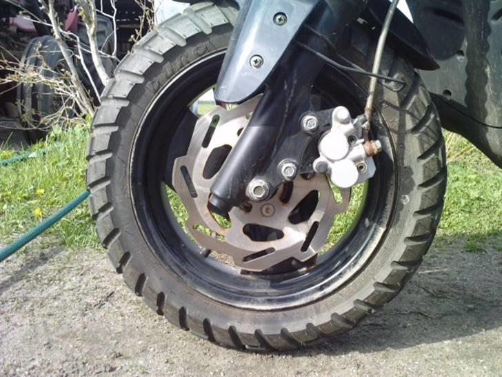 PGO Pmx naked billede 3