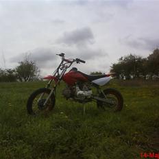 MiniBike kina model Solgt-1000 kr