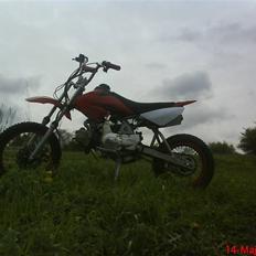 MiniBike kina model Solgt-1000 kr