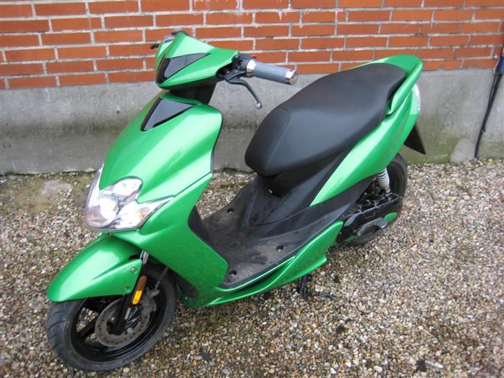 Yamaha Jog R - Scooteren efter den er blevet malet (: billede 1