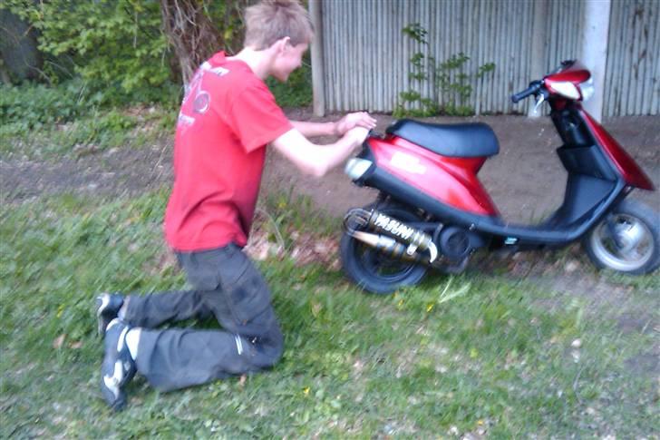 Yamaha jog as ( SOLGT )lille lyn - han elsker min jog billede 10