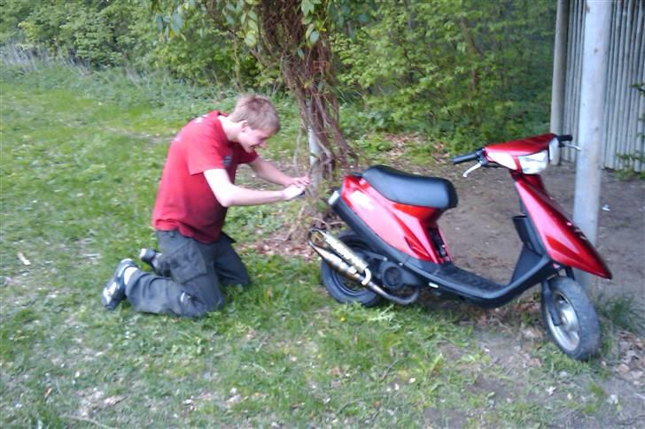 Yamaha jog as ( SOLGT )lille lyn - der frier han til hende billede 11