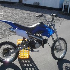 MiniBike 125cc Dirtbike (Solgt)