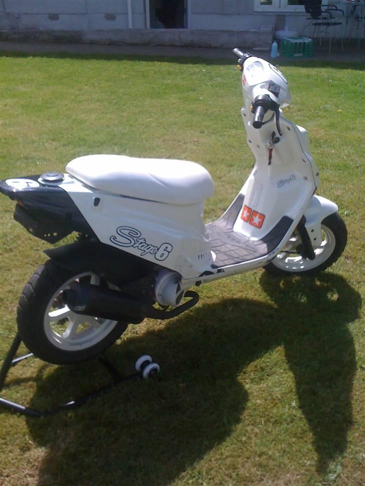 PGO Hot Dirty - med stickers XD billede 5