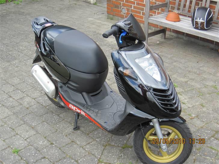 Aprilia Sonic - Forfra fra højre billede 2
