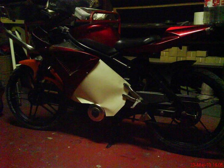 MiniBike Superbike R1/R6/X7 DD - Custom Puch Maxi med de nye skjolde, og test montering af custom skjold. billede 6