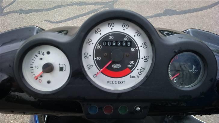 Peugeot Speed'Fight 2 LC DD - Speed´o´Meter, Benzinmåler er defekt :S Det er temperatur´måler til højre da den er LC billede 7
