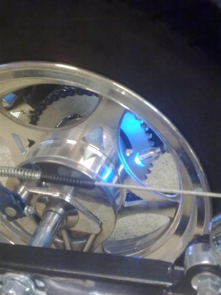 Kinroad Chopper *Shift* - Ventilhætterne, som lyser blåt når der er rotation i hjulet billede 16