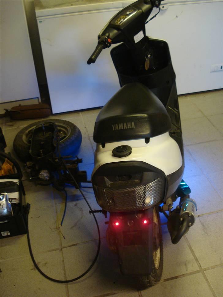 Yamaha Jog Artistic Special - 2 dioder i nummerplade skjoldet. billede 15