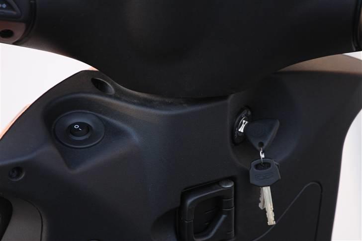 Piaggio NRG Power DT - Kontakt til "Neon-lyset" billede 10