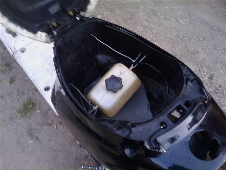 Yamaha Jog FS ~BYTTET~ - Se det en stor tank. xD billede 12