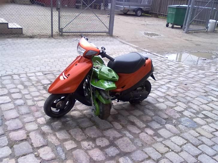 Yamaha jog (SOLGT) - skulle have min brors pocet hjem billede 2