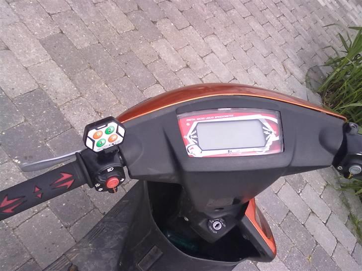 Yamaha jog (SOLGT) billede 8