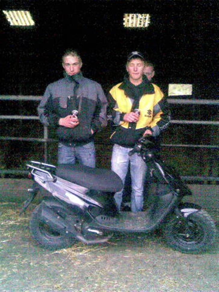 PGO Hot 50 (byttet) - på vej til den nye ejer, måtte lige nyde den sidste øl sammen med den og tidligere ejer :-( DU VIL BLIVE SAVNET! billede 10