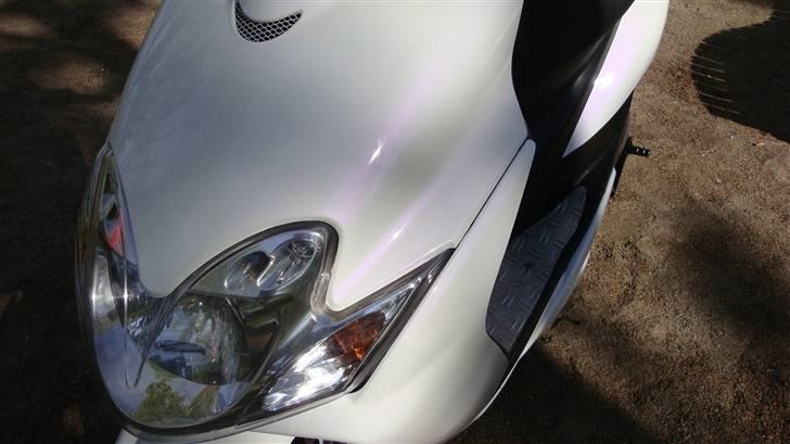 Yamaha Jog R SOLGT - Her kan man se lidt af perlemor effekten som er i lakken! :) billede 17