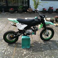 Adly dirt-bike 