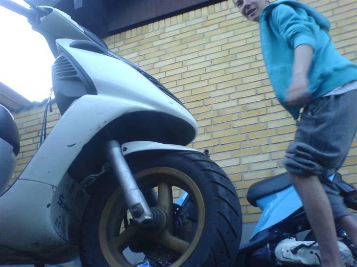 Aprilia sonic solgt - ´homo´en hedder mikkel høj :p .. billede 5
