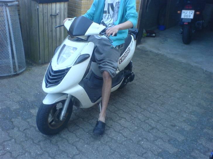 Aprilia sonic solgt - ´homo´en hedder mikkel høj :p .. billede 7