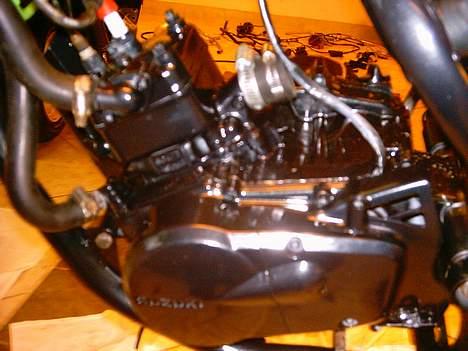 Suzuki RMX (Solgt for 13700kr) - motoren.. her er der brugt mange penge billede 5