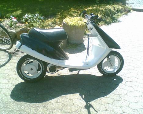 Yamaha Jog (Stjålet) - Nyeste - Men der mangler udstødning og ændringer på bart styr! billede 1