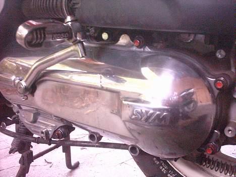 Sym Jet - TIL SALG - HØJglans. Man kan fandme se mønstret i fliserne bagved, og en Sonic står der os :P billede 15