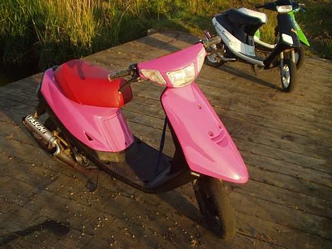 Yamaha Jog FS [solgt] - Så er den blevet pink billede 1