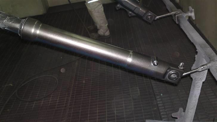 Derbi Senda SM Xtreme -projekt - forgaffel ben, (malingen er ikke tør, så farven snyder) billede 12