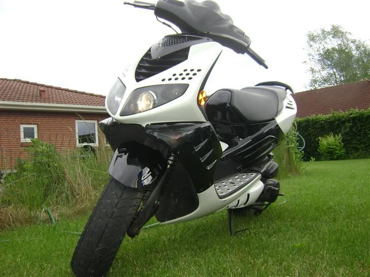 Peugeot Speedfight 2 "(SOLGT!)" - Min speedfight hjemme hos Ø (: billede 4