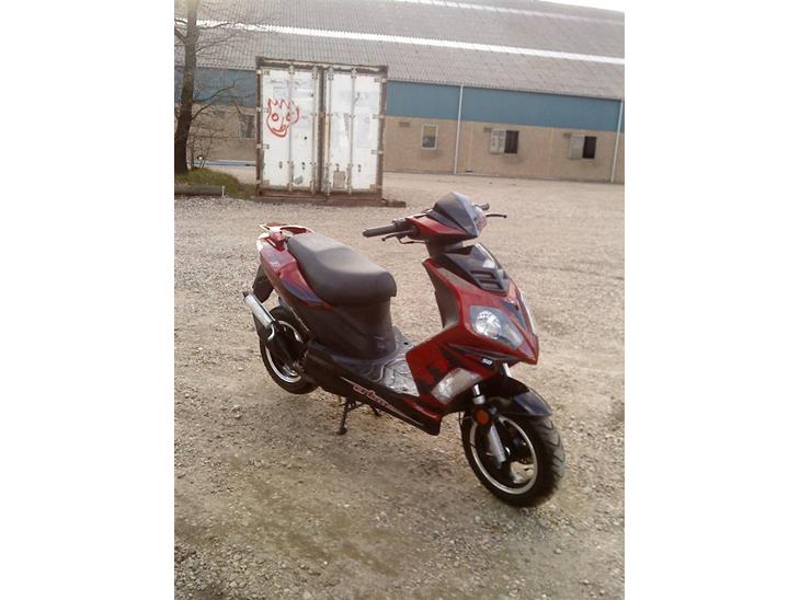 {{currentPhoto.altText}} billede {{currentPhoto.number}}