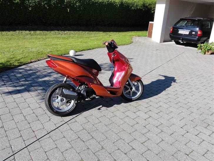 Yamaha Jog r   - inder skjolde er langt fedre irl  billede 3