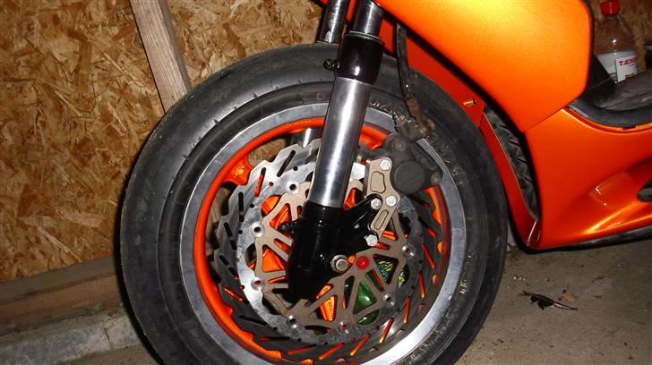 Yamaha Jog RR DD BB  - Jeg har 4 stemplet Stage6 bremse kaliber manlger bare nogle afstandstykker. billede 5