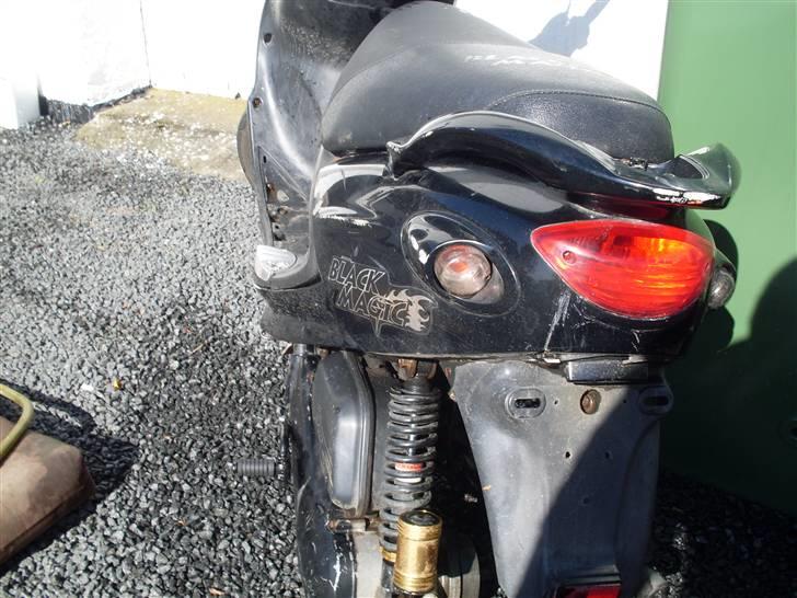 PGO black magic solgt - så småt gået igang med at rense motor og vaske skjoldene billede 8