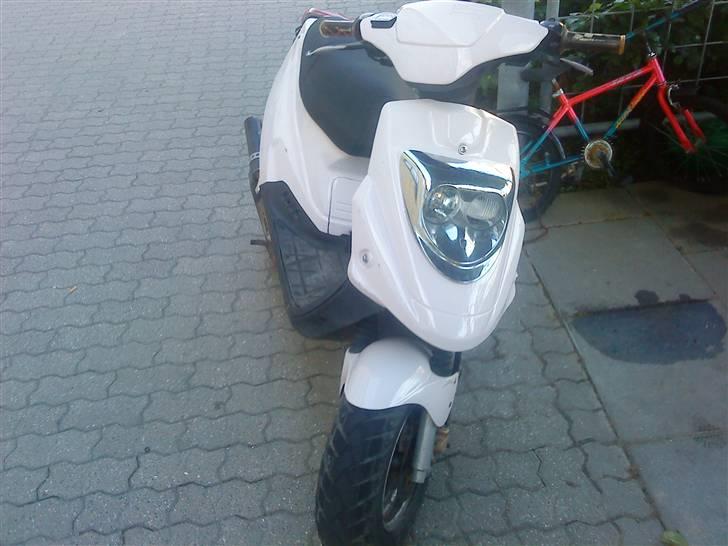 PGO hot 50 total skadet billede 1