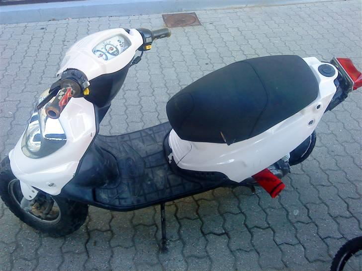 PGO hot 50 total skadet billede 2