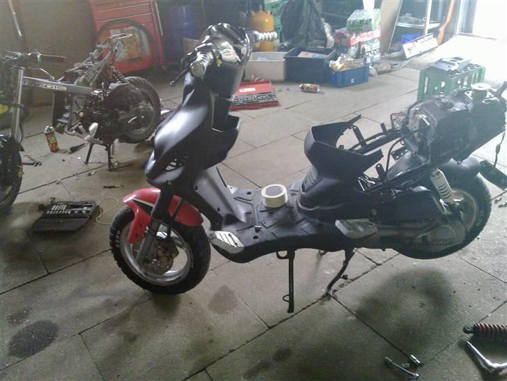 PGO PMX Sport™ - Nye billeder, Taget den 17/6-2010.. i gang med at male den og gøre den ren billede 12