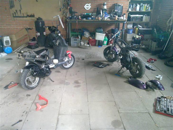 PGO PMX Sport™ - Nye billeder, Taget den 17/6-2010.. min PGO Pmx og min eks kæreste´s street magic billede 13